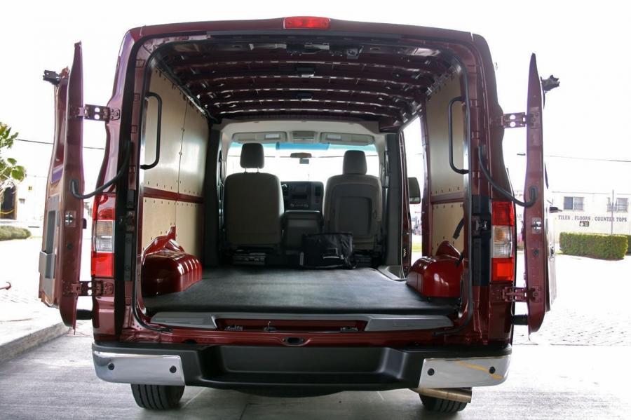  Nissan NV2500 HD 2012 года  (фото 31 из 38)